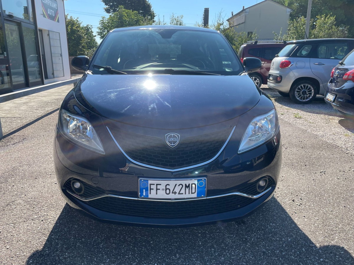 Lancia Ypsilon 1.2 69 CV 5 porte GPL Ecochic Silver (2)