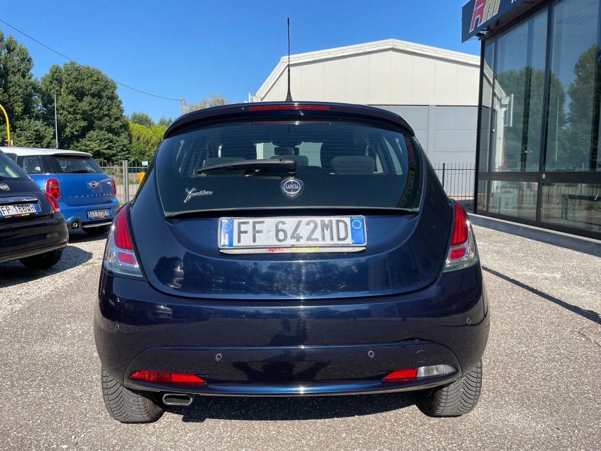 Lancia Ypsilon 1.2 69 CV 5 porte GPL Ecochic Silver (6)
