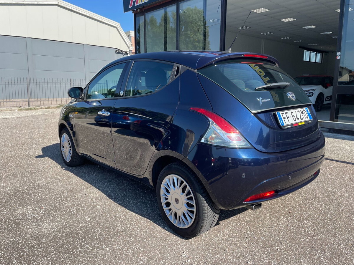 Lancia Ypsilon 1.2 69 CV 5 porte GPL Ecochic Silver (7)