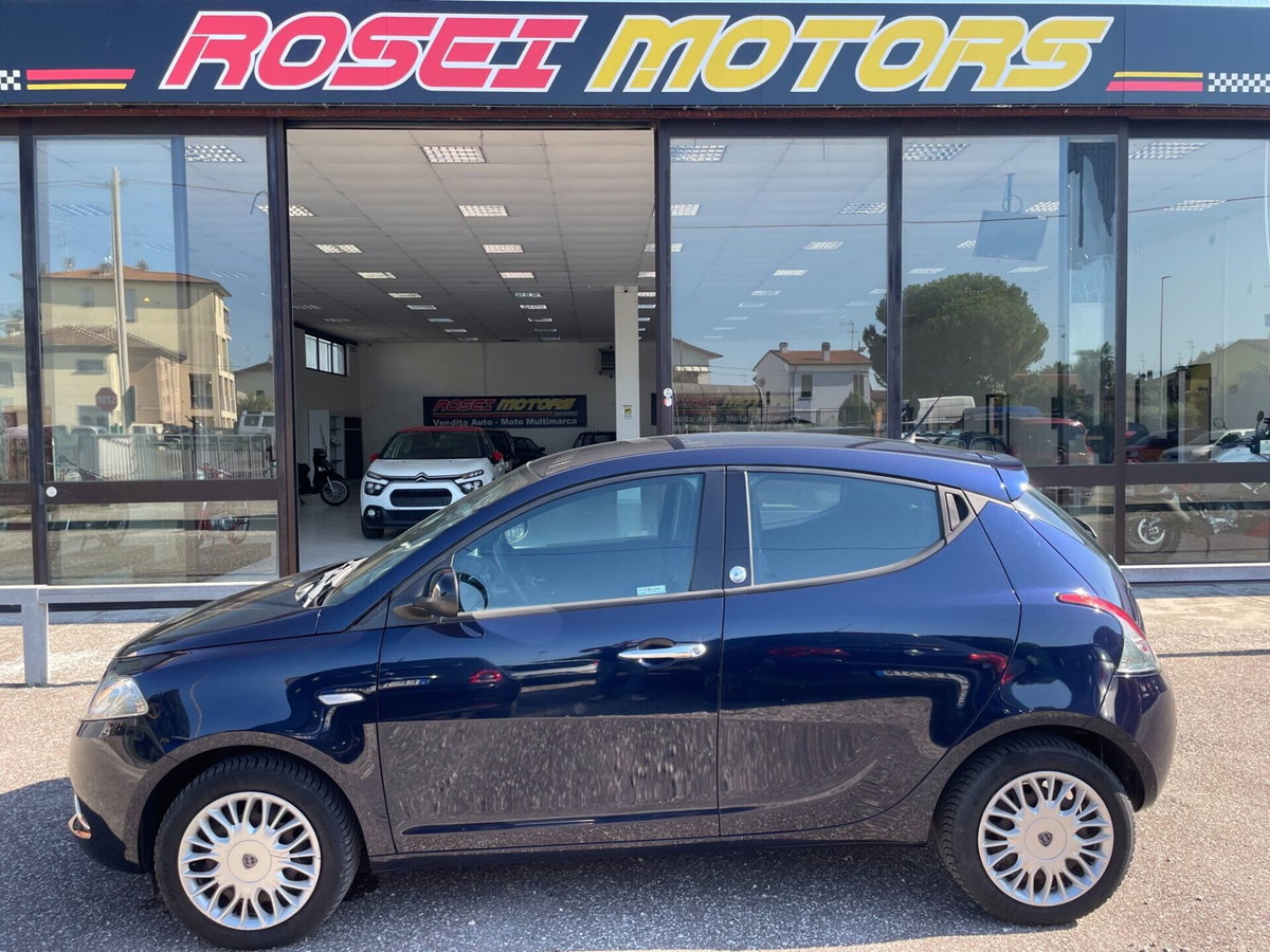 Lancia Ypsilon 1.2 69 CV 5 porte GPL Ecochic Silver (8)
