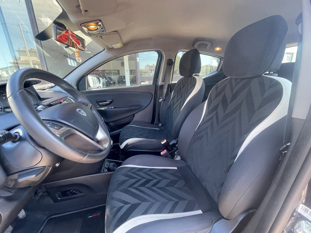 Lancia Ypsilon 1.2 69 CV 5 porte GPL Ecochic Silver (9)
