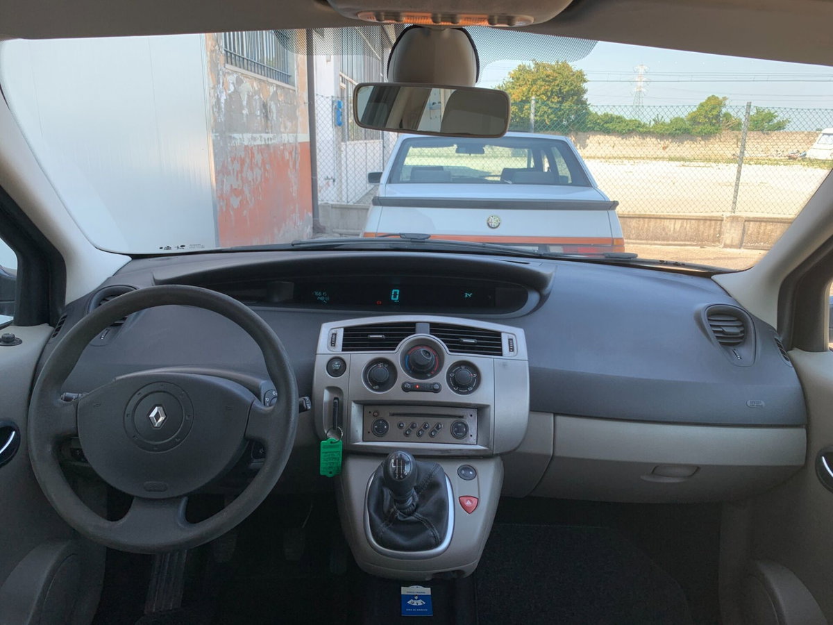 Renault Scenic E-Tech Electric 1.5 dCi/105CV Confort (10)