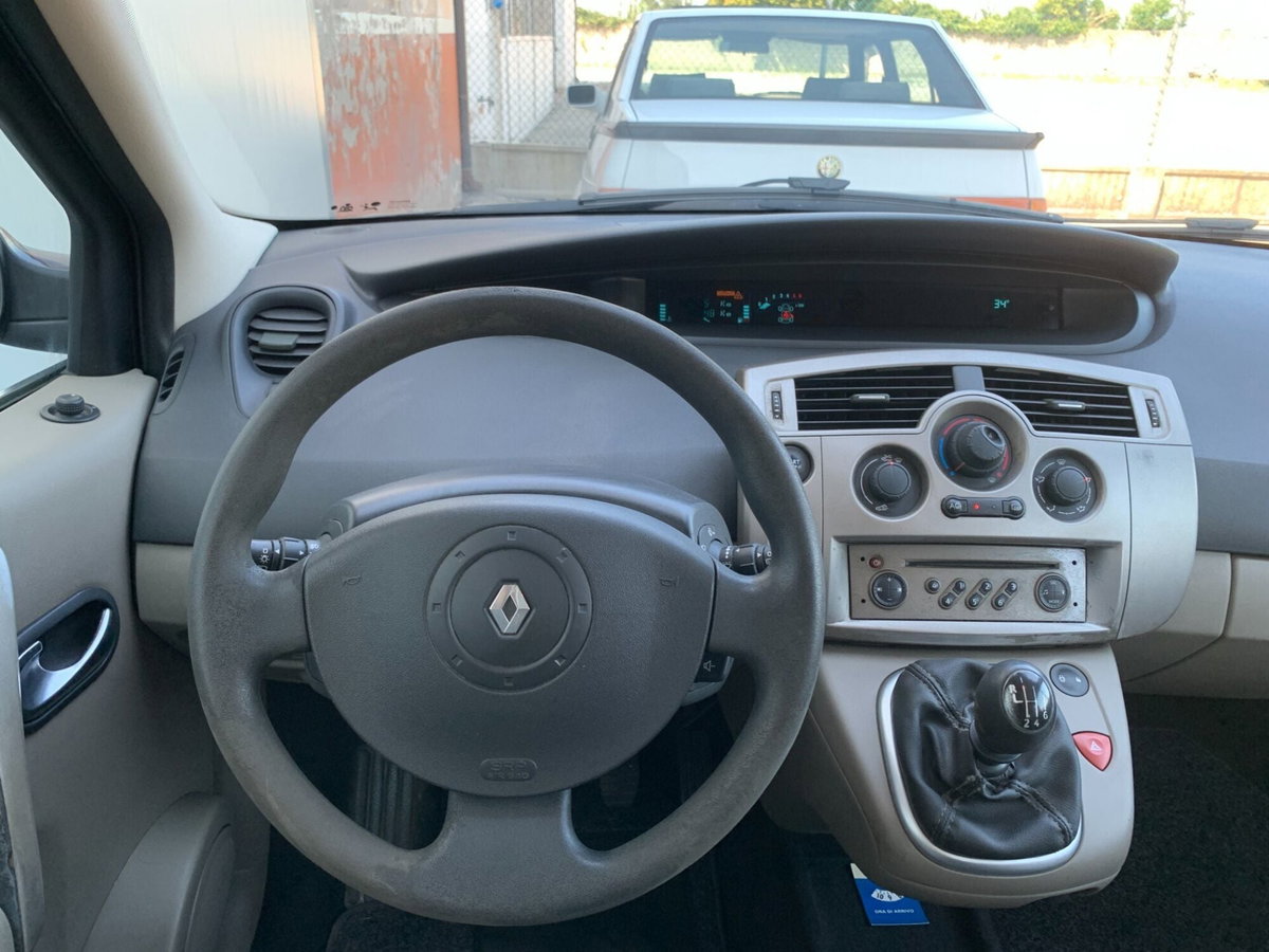 Renault Scenic E-Tech Electric 1.5 dCi/105CV Confort (11)