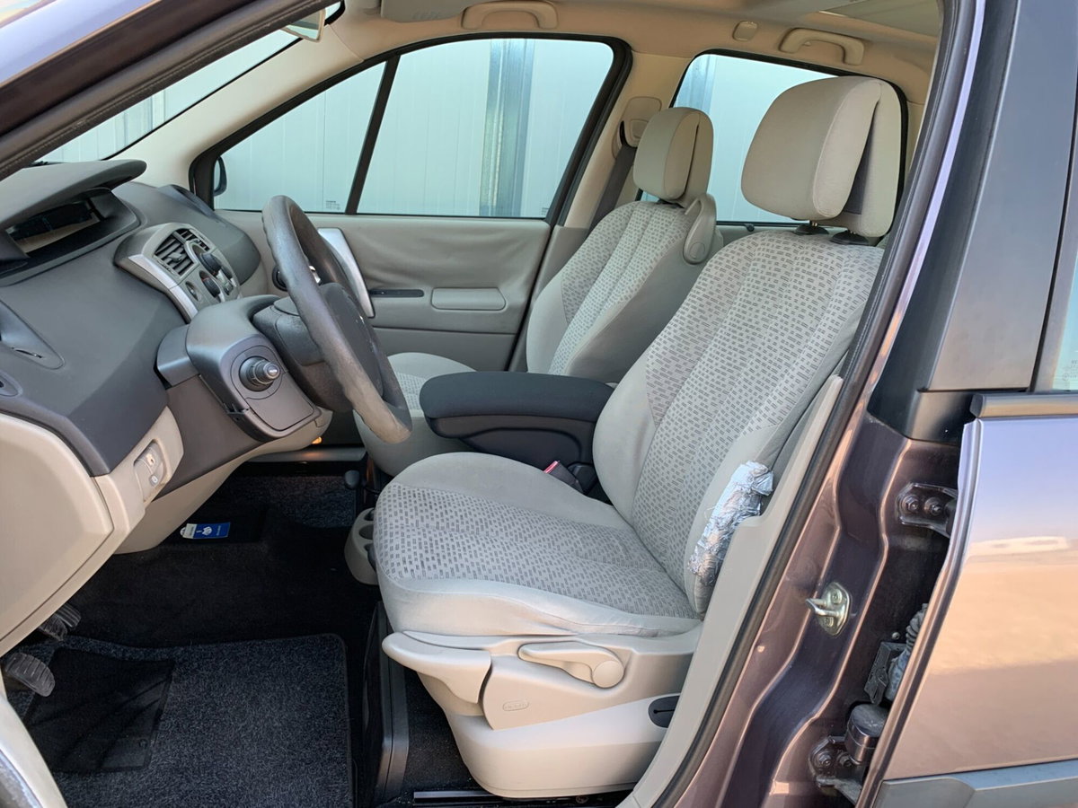 Renault Scenic E-Tech Electric 1.5 dCi/105CV Confort (7)