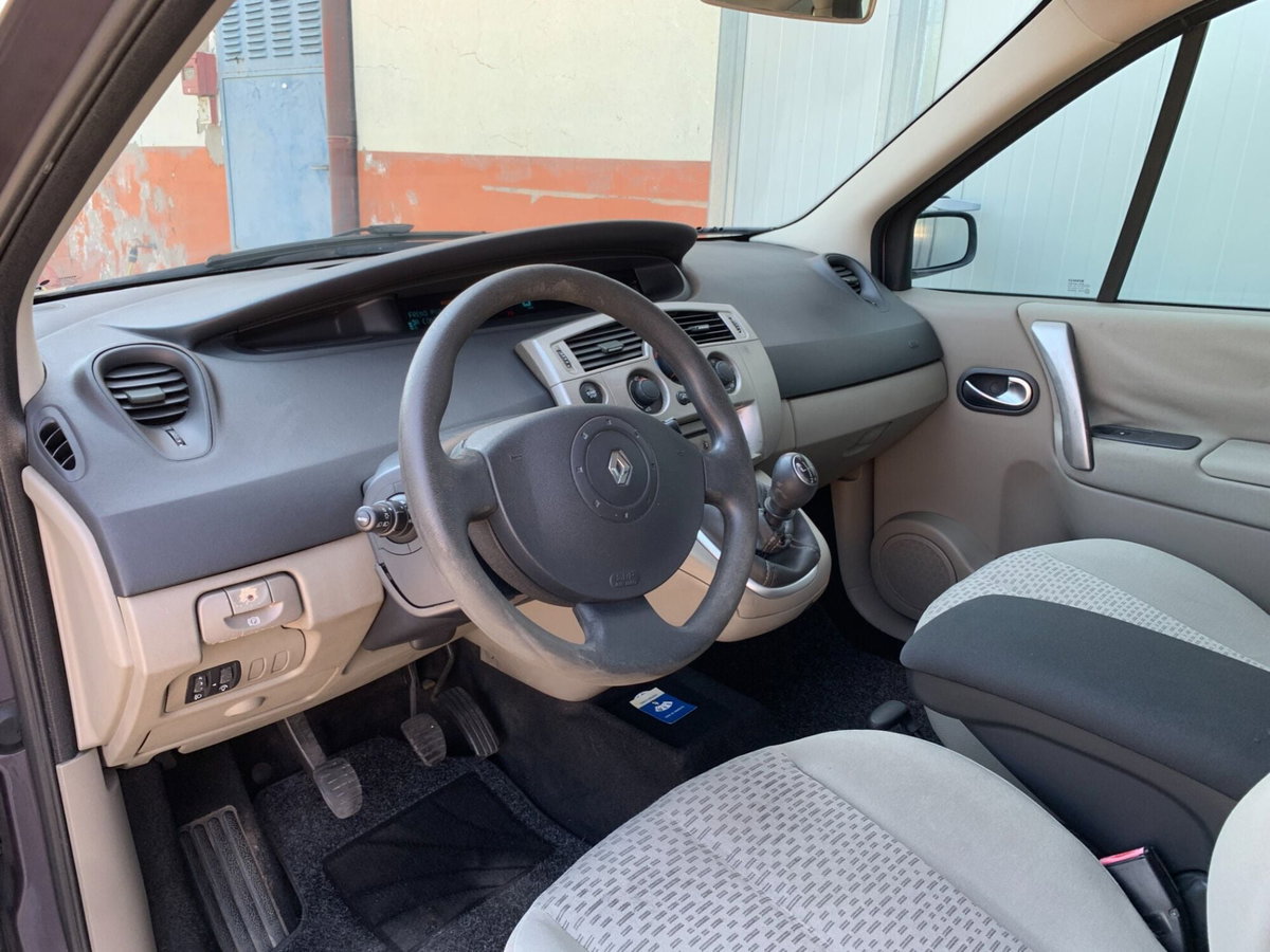 Renault Scenic E-Tech Electric 1.5 dCi/105CV Confort (8)