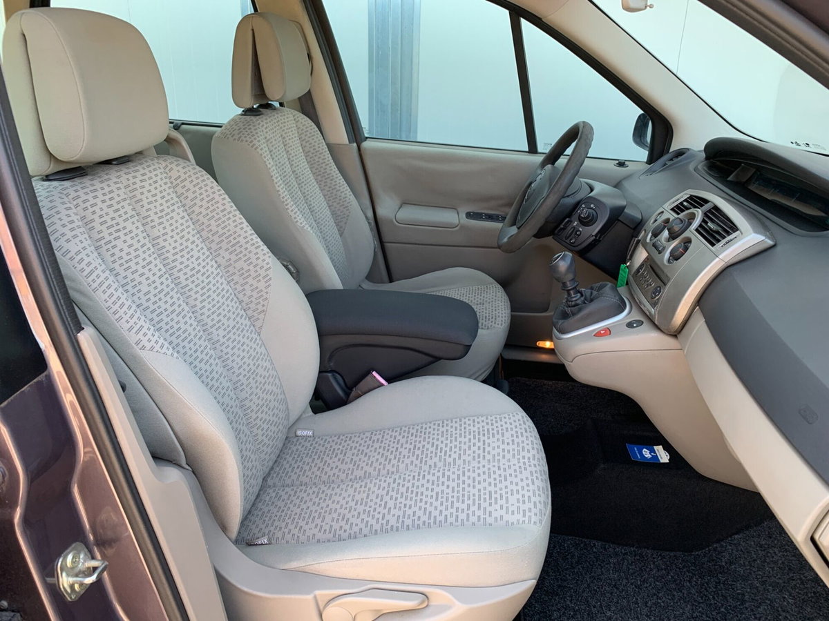 Renault Scenic E-Tech Electric 1.5 dCi/105CV Confort (9)