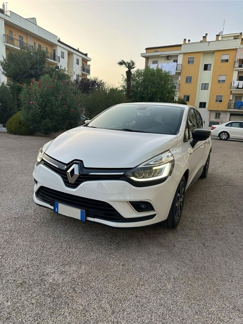 Renault Clio TCe 12V 75 CV 5 porte Moschino Zen