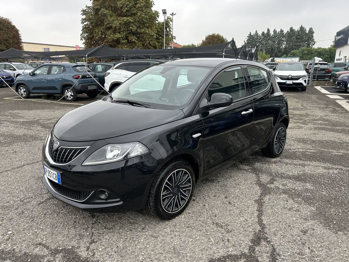 Lancia Ypsilon 1.0 FireFly 5 porte S&S Hybrid Ecochic Gold (2)