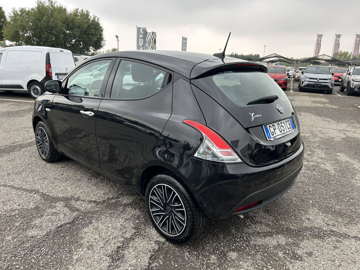 Lancia Ypsilon 1.0 FireFly 5 porte S&S Hybrid Ecochic Gold (3)