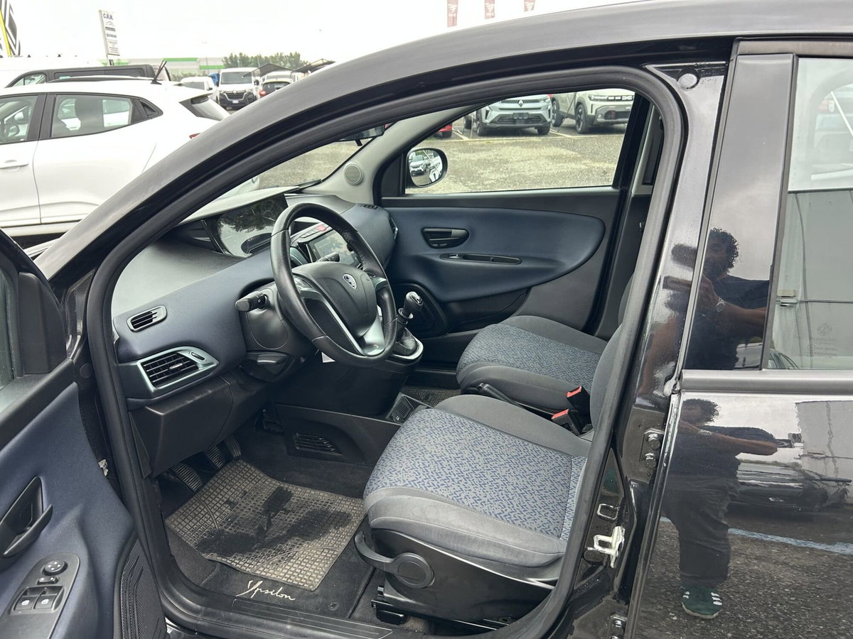 Lancia Ypsilon 1.0 FireFly 5 porte S&S Hybrid Ecochic Gold (5)