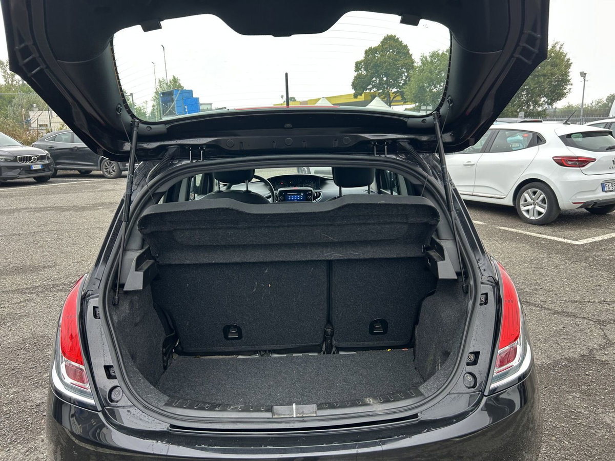 Lancia Ypsilon 1.0 FireFly 5 porte S&S Hybrid Ecochic Gold (7)