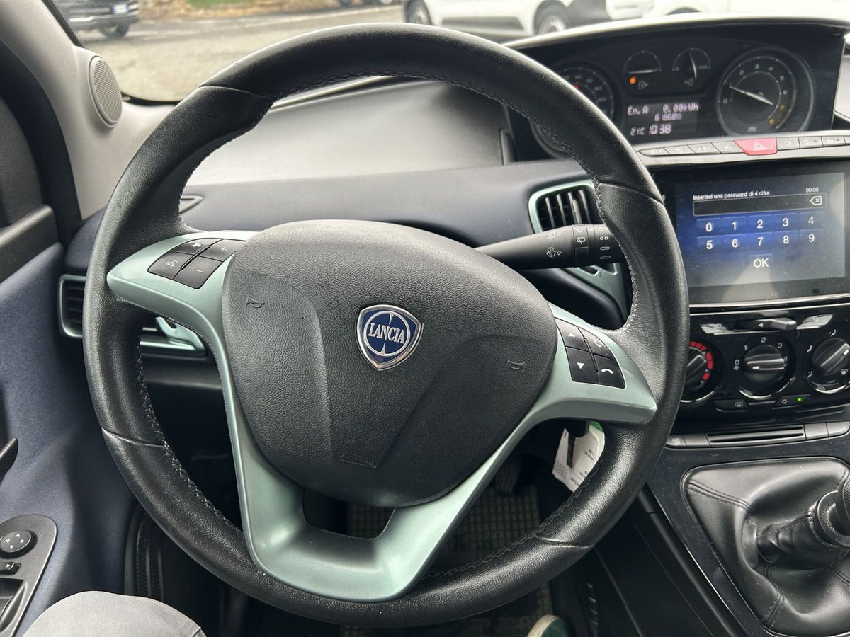 Lancia Ypsilon 1.0 FireFly 5 porte S&S Hybrid Ecochic Gold (9)