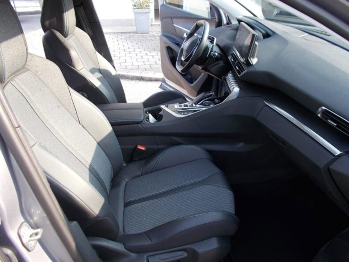 Peugeot 3008 Hybrid 225 e-EAT8 Allure (10)