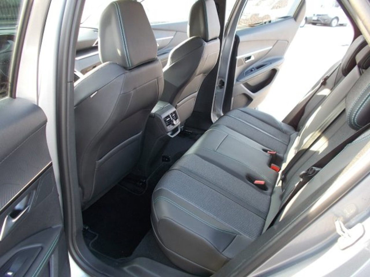 Peugeot 3008 Hybrid 225 e-EAT8 Allure (11)