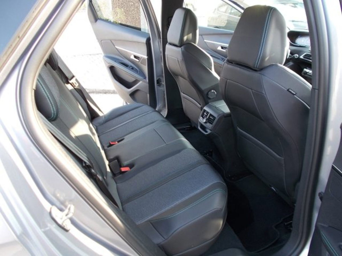 Peugeot 3008 Hybrid 225 e-EAT8 Allure (12)