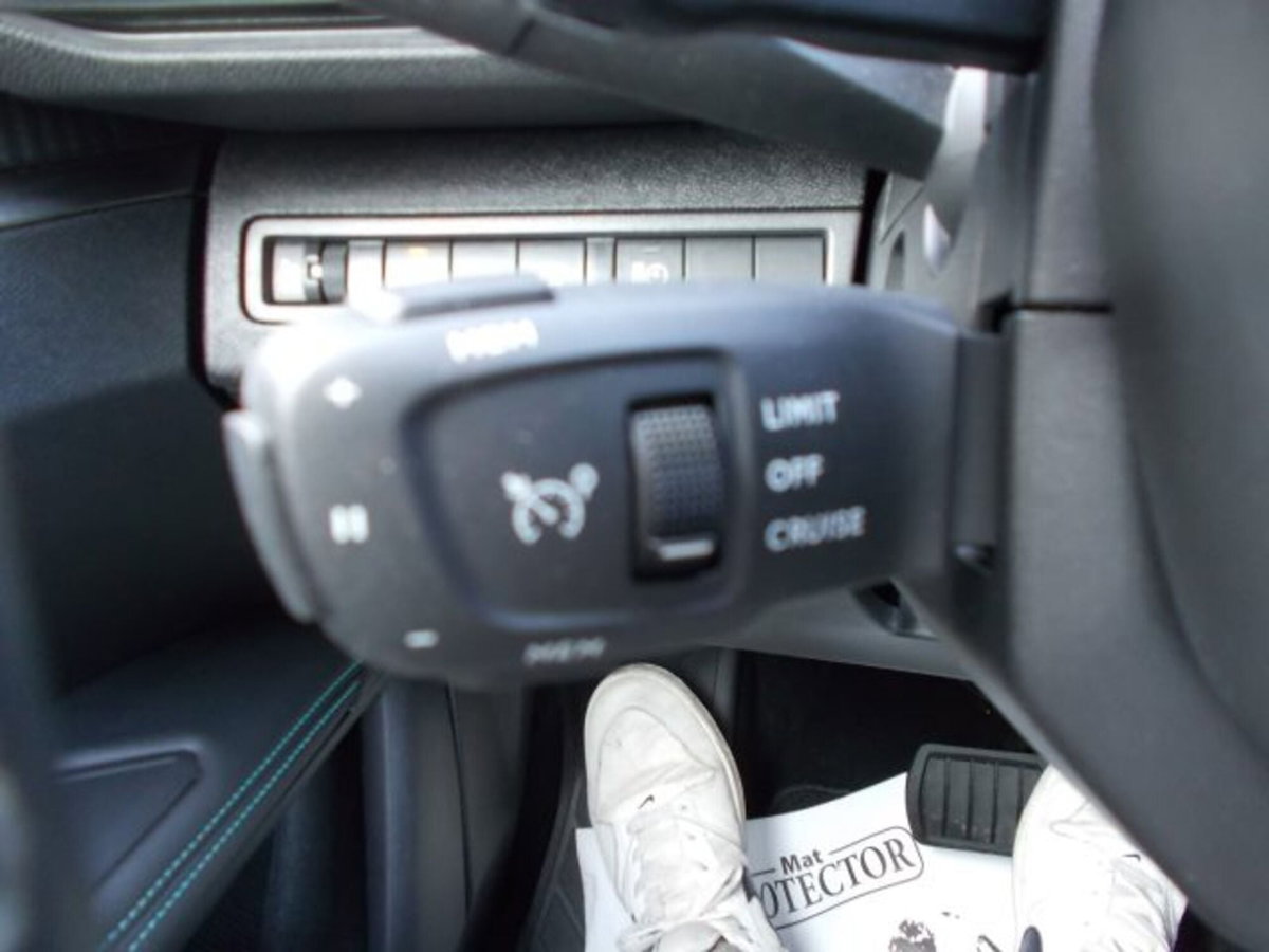 Peugeot 3008 Hybrid 225 e-EAT8 Allure (13)