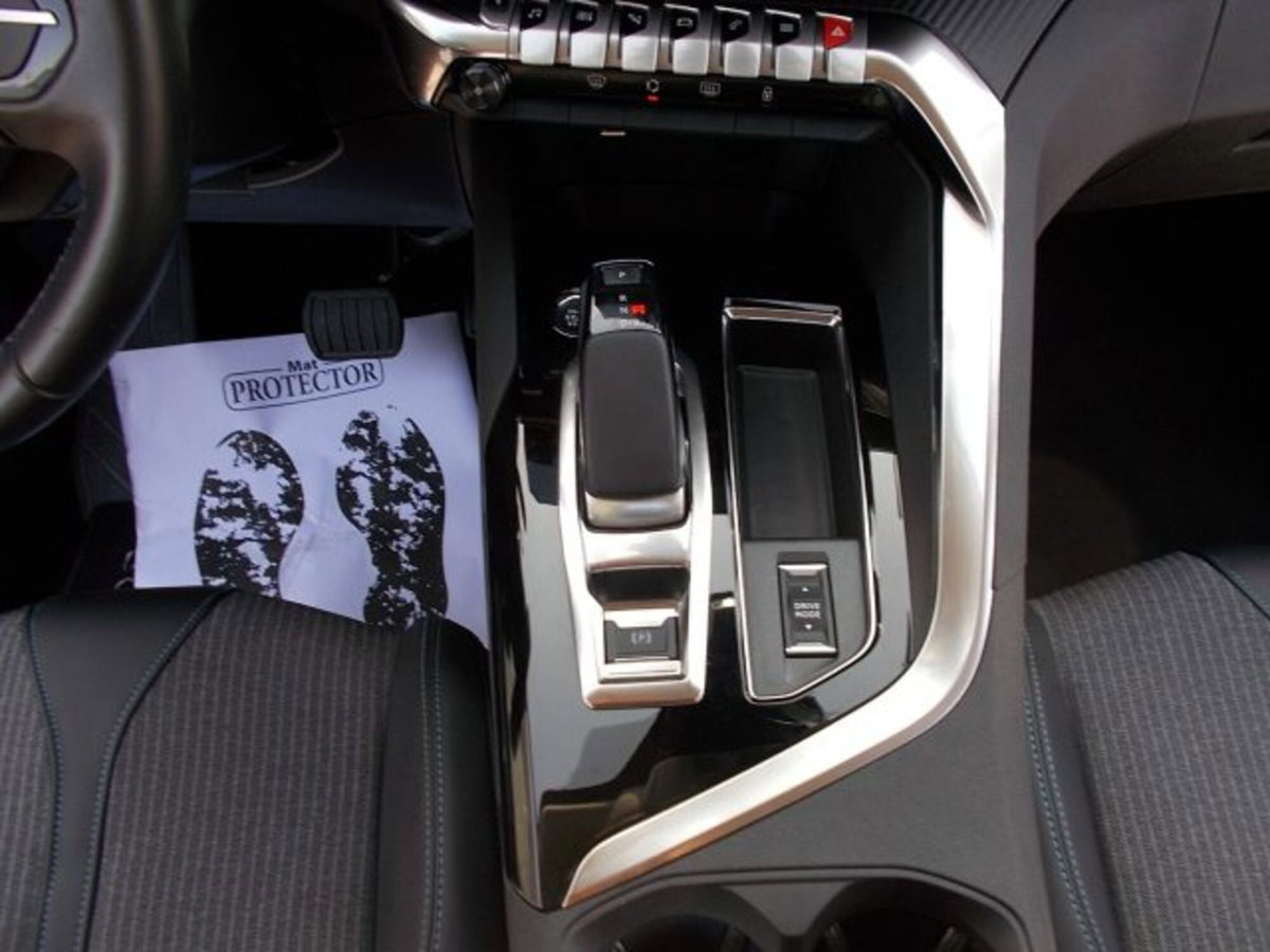Peugeot 3008 Hybrid 225 e-EAT8 Allure (15)