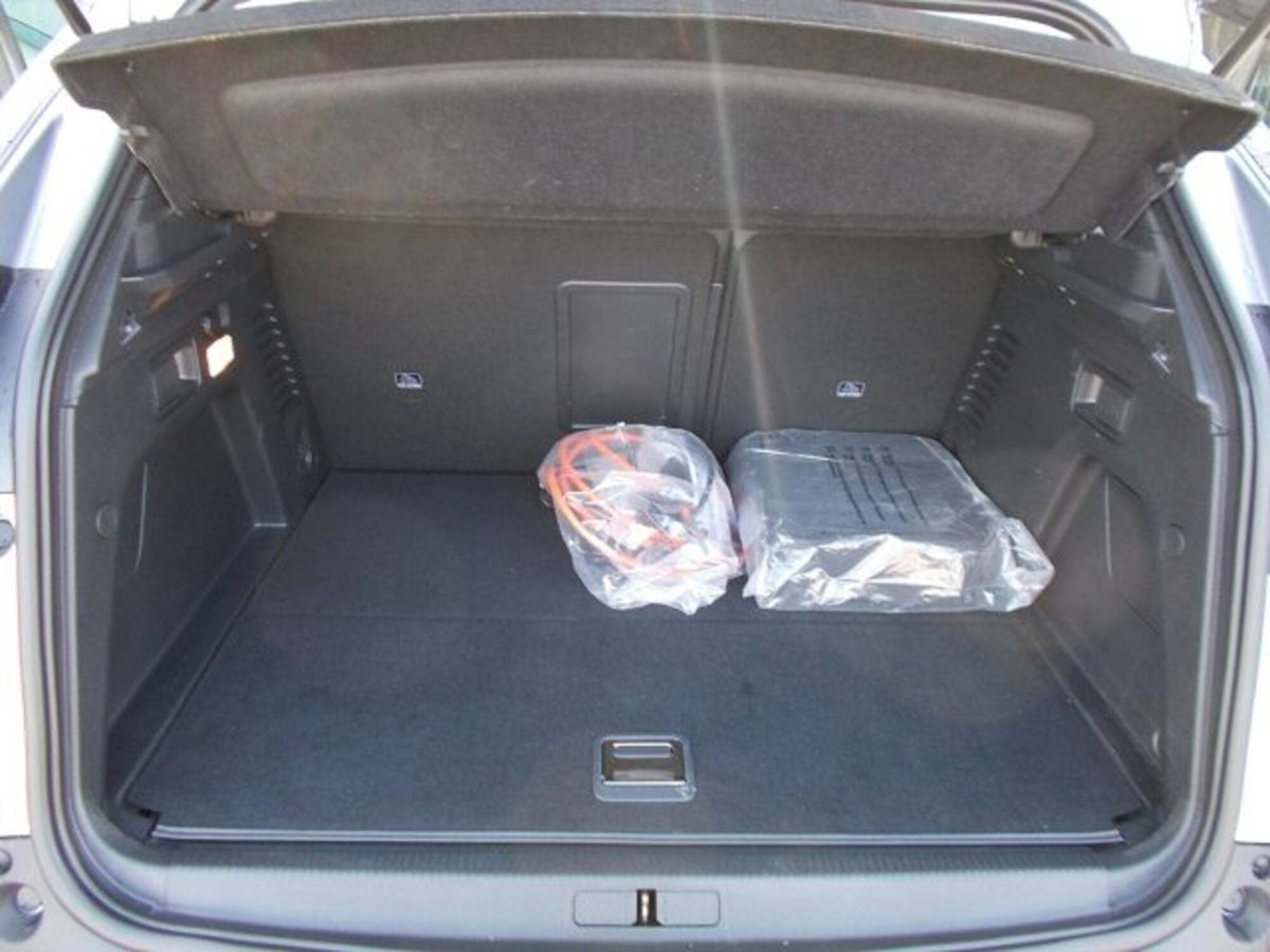 Peugeot 3008 Hybrid 225 e-EAT8 Allure (18)