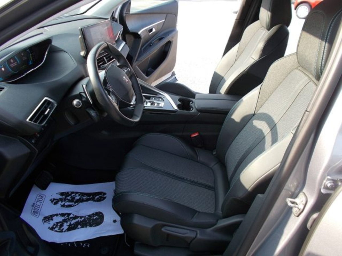 Peugeot 3008 Hybrid 225 e-EAT8 Allure (9)