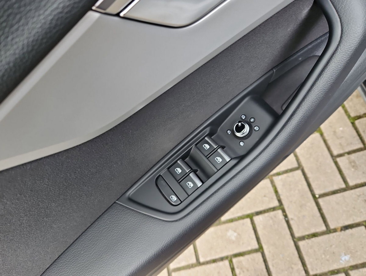 Audi A4 Avant 35 TDI/163 CV S tronic S line edition (6)