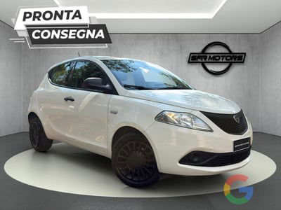 Lancia Ypsilon 1.0 FireFly 5 porte S&S Hybrid Ecochic Silver usata