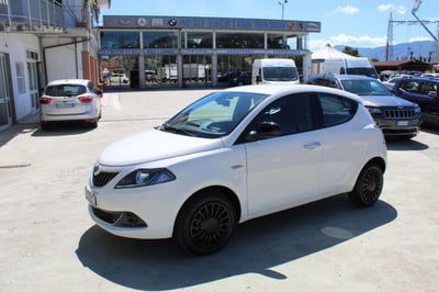 Lancia Ypsilon 1.0 FireFly 5 porte S&S Hybrid Ecochic A. Ferretti usata