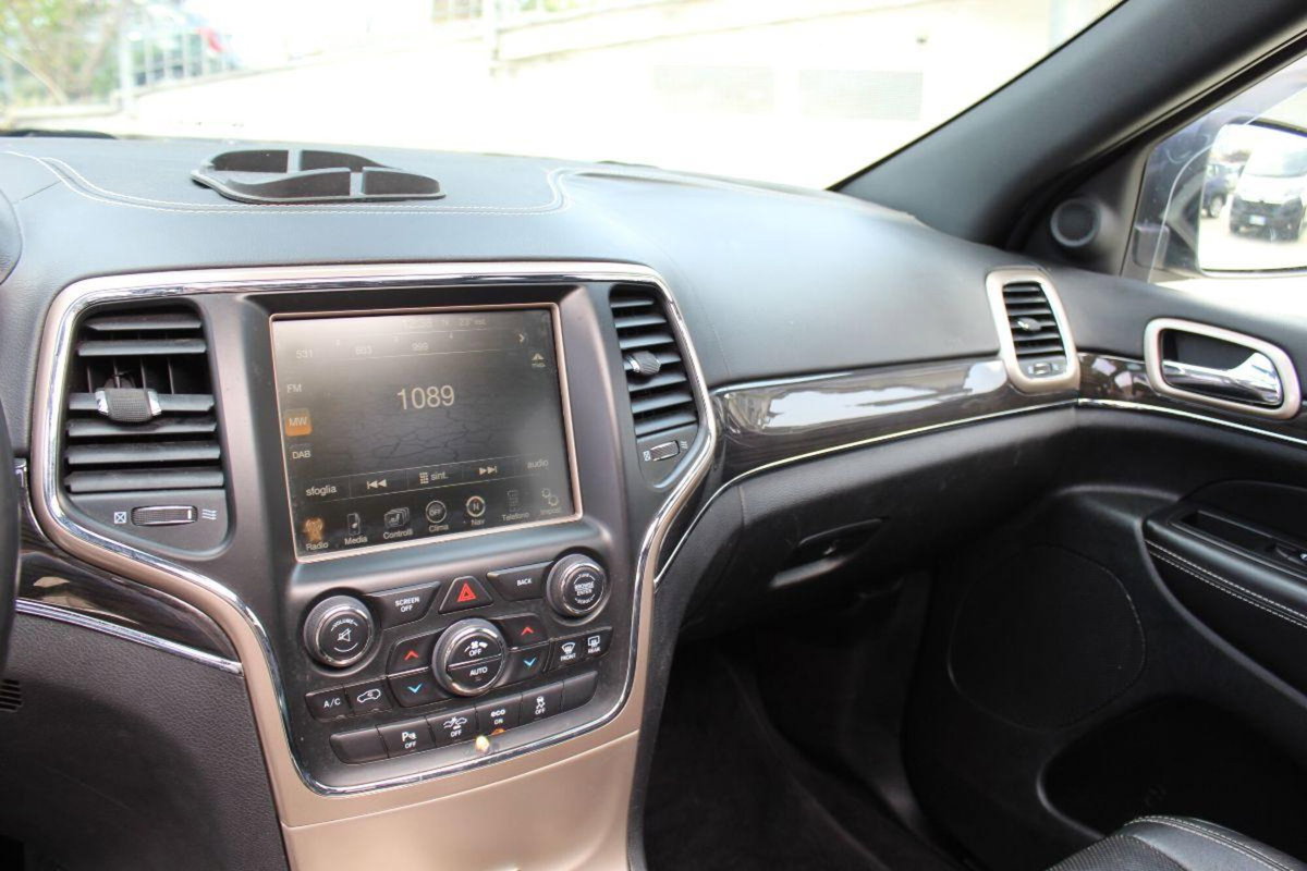 Jeep Grand Cherokee 3.0 V6 CRD 250 CV Multijet II Overland (16)