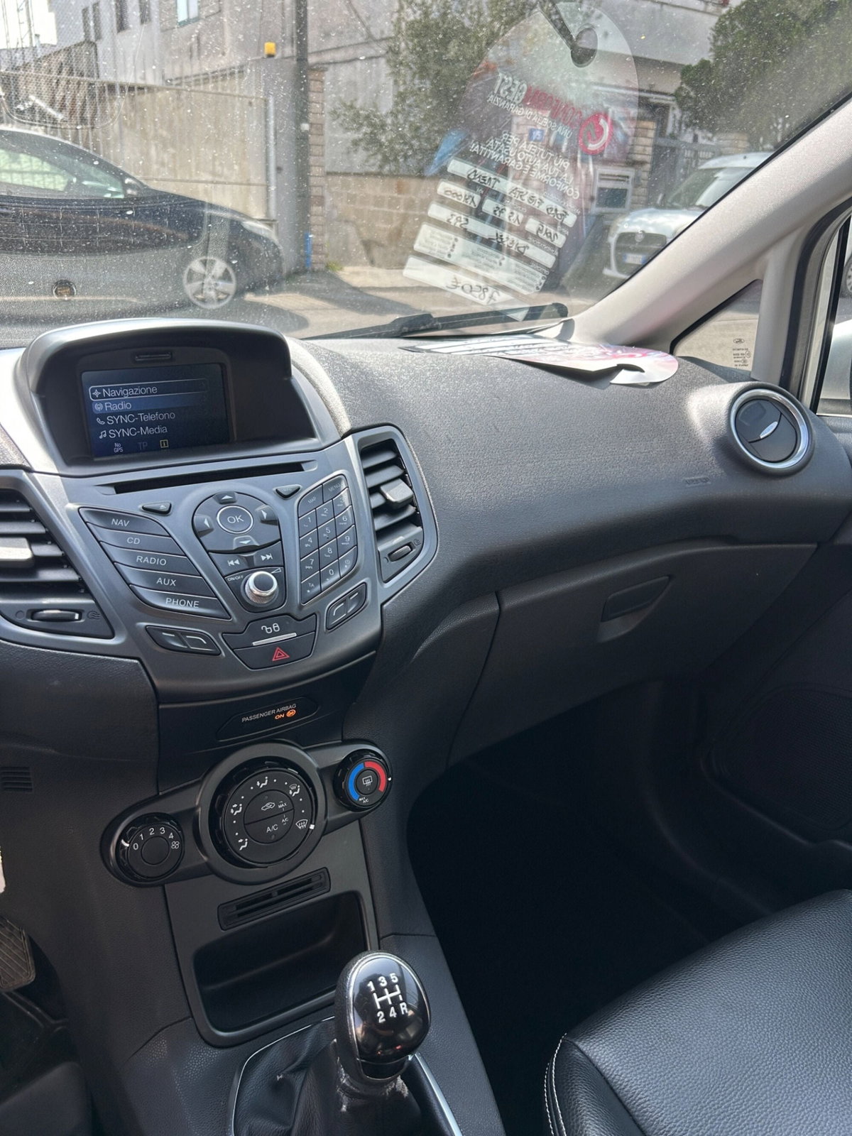 Ford Fiesta 1.5 TDCi 75CV 5 porte Titanium (11)