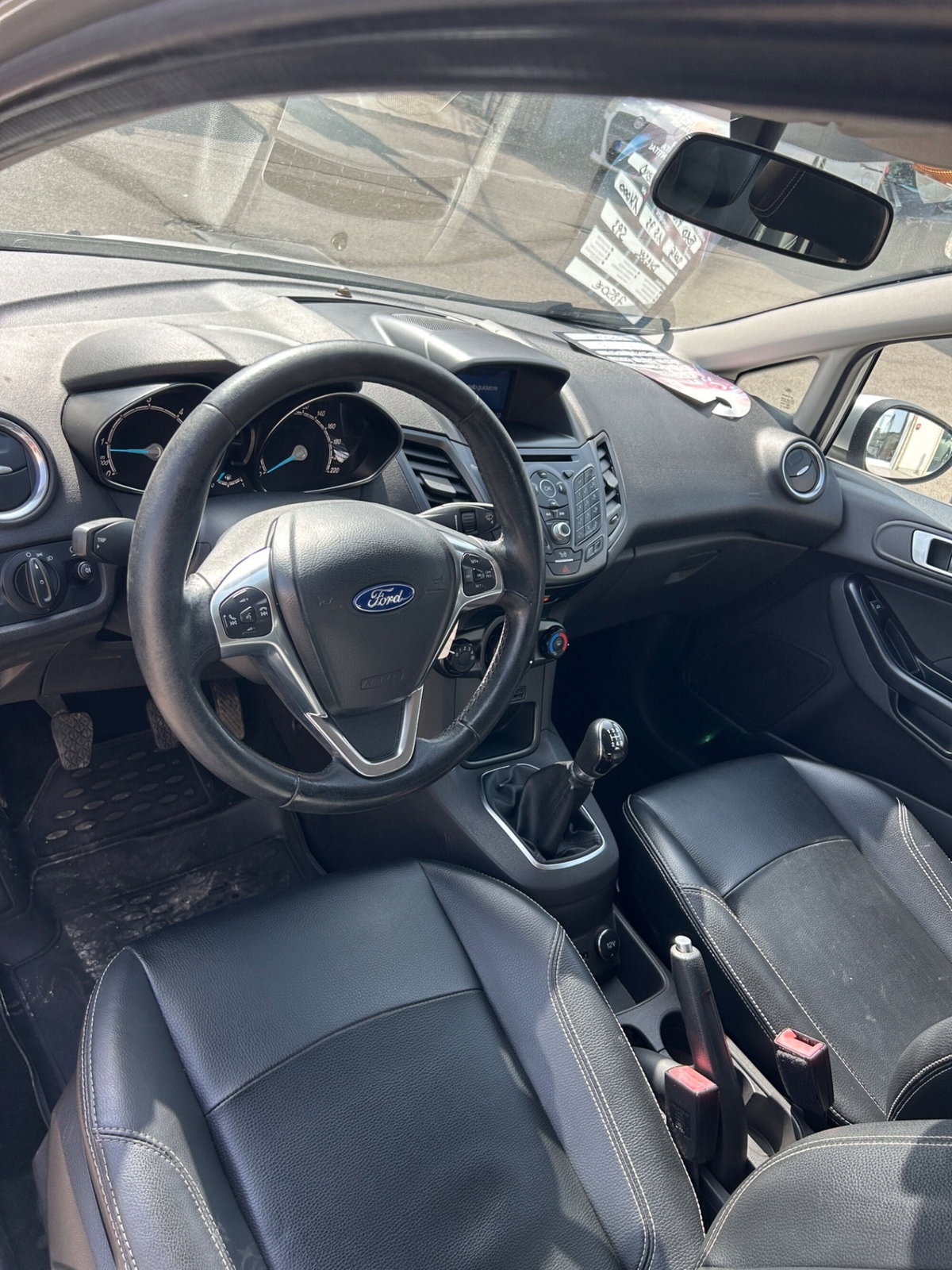 Ford Fiesta 1.5 TDCi 75CV 5 porte Titanium (8)