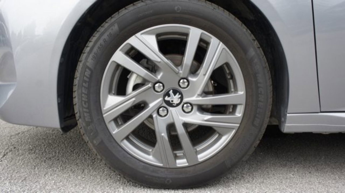 Peugeot 208 1.2 puretech Active s&s 75cv (8)
