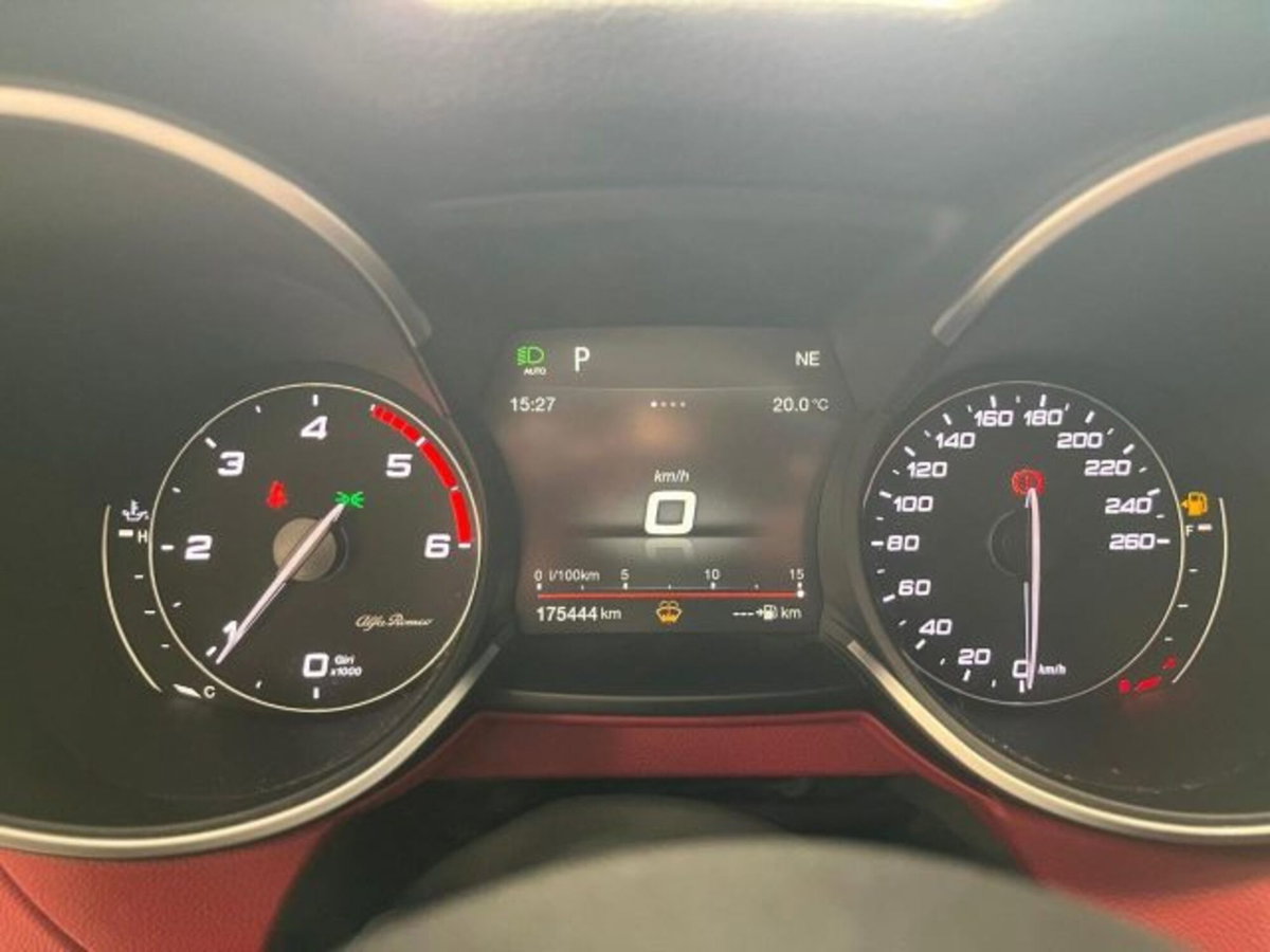 Alfa Romeo Stelvio Stelvio 2.2 Turbodiesel 180 CV AT8 Q4 Executive (12)