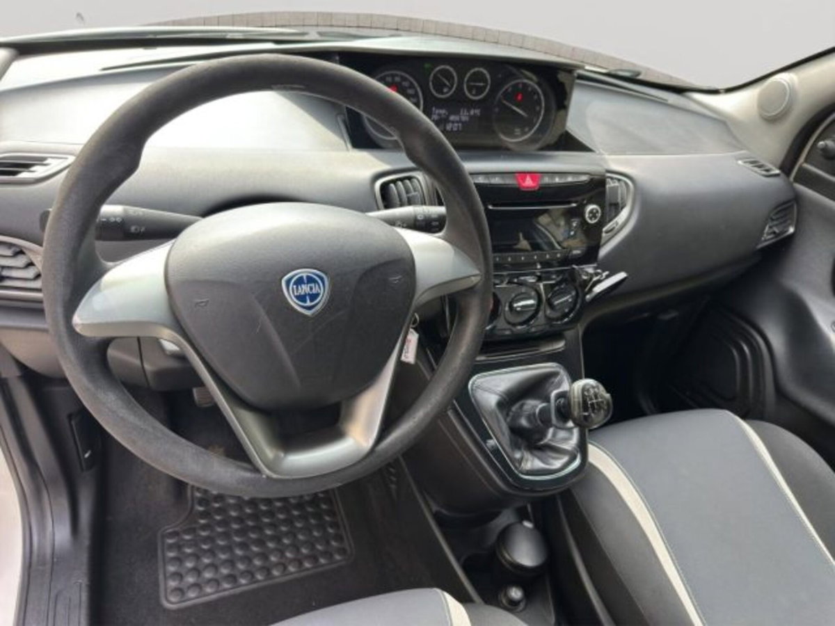 Lancia Ypsilon 1.2 69 CV 5 porte GPL Ecochic Gold (10)