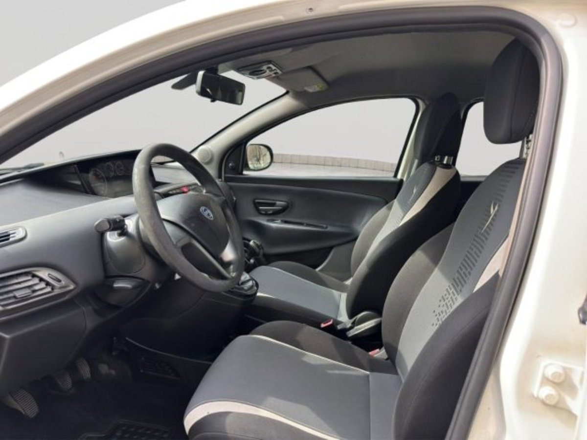 Lancia Ypsilon 1.2 69 CV 5 porte GPL Ecochic Gold (12)