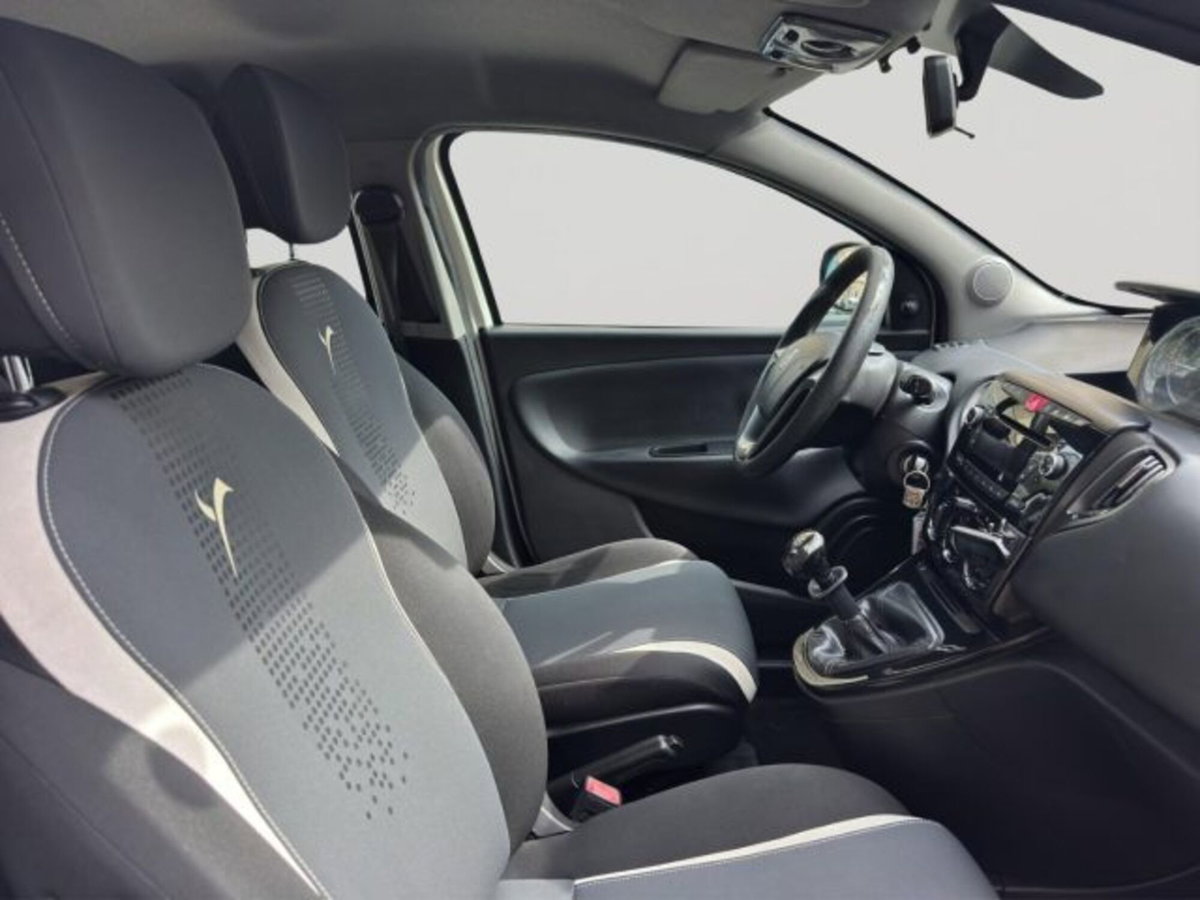 Lancia Ypsilon 1.2 69 CV 5 porte GPL Ecochic Gold (14)