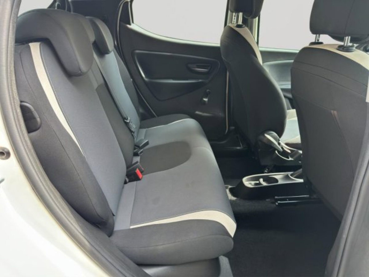 Lancia Ypsilon 1.2 69 CV 5 porte GPL Ecochic Gold (16)