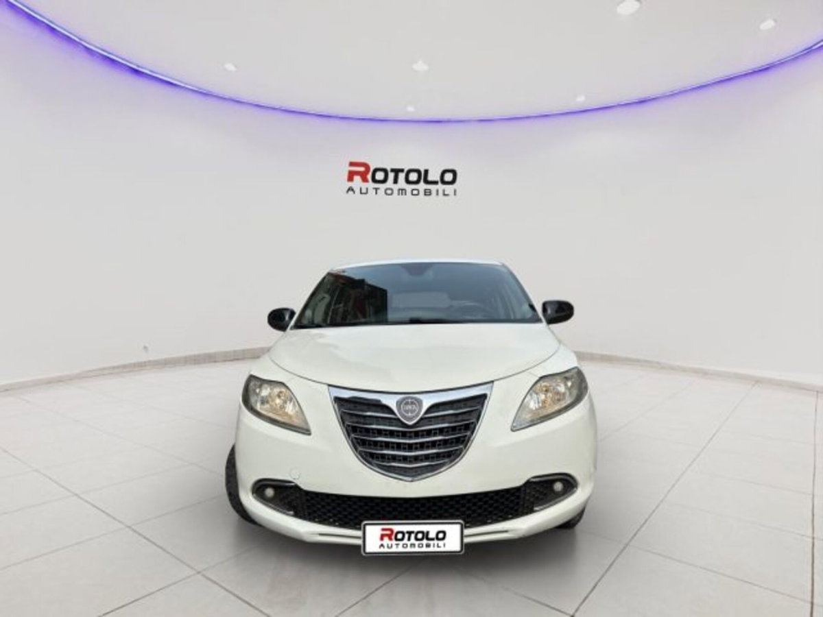 Lancia Ypsilon 1.2 69 CV 5 porte GPL Ecochic Gold (2)
