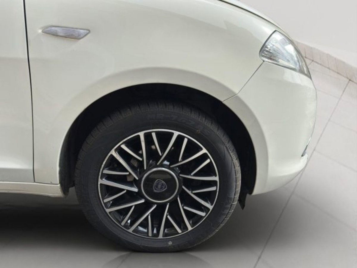 Lancia Ypsilon 1.2 69 CV 5 porte GPL Ecochic Gold (20)