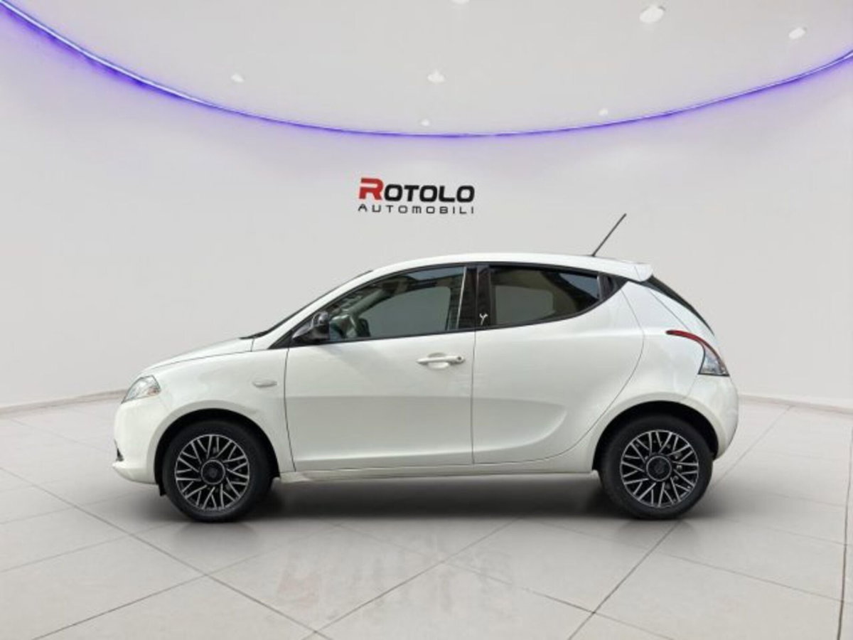 Lancia Ypsilon 1.2 69 CV 5 porte GPL Ecochic Gold (4)
