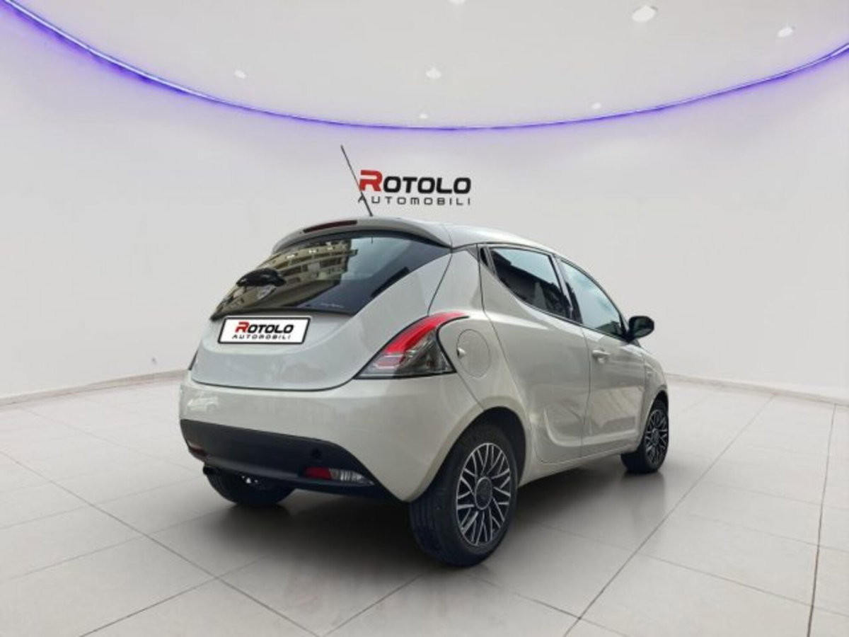 Lancia Ypsilon 1.2 69 CV 5 porte GPL Ecochic Gold (5)
