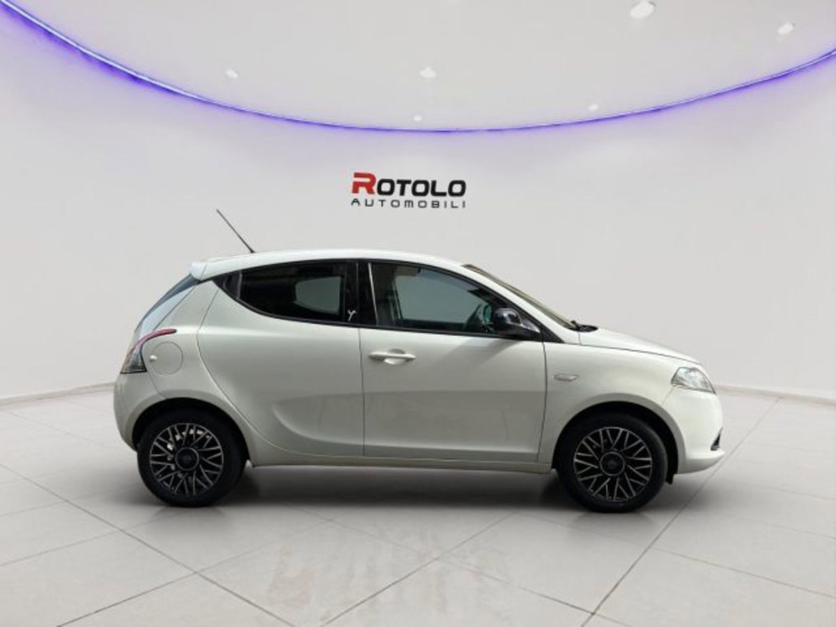 Lancia Ypsilon 1.2 69 CV 5 porte GPL Ecochic Gold (6)