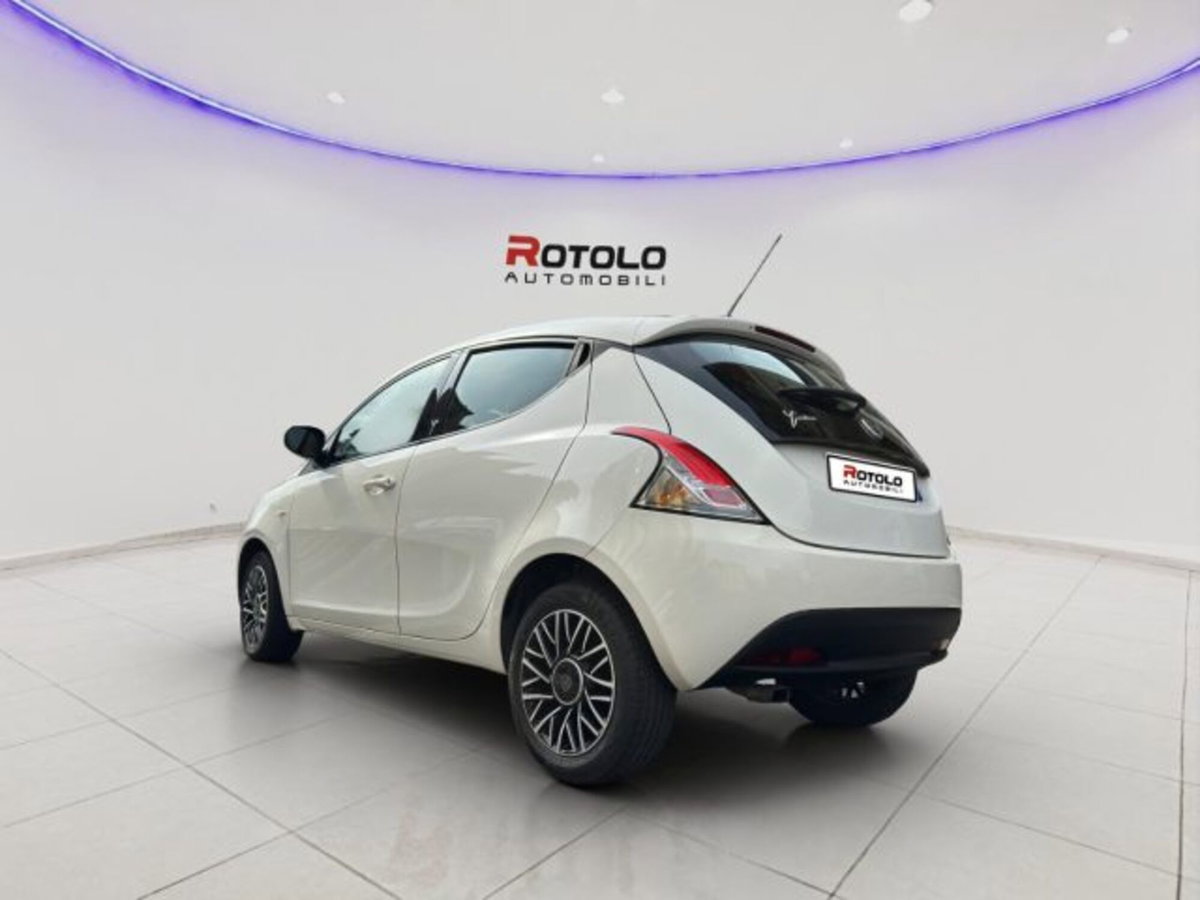 Lancia Ypsilon 1.2 69 CV 5 porte GPL Ecochic Gold (8)