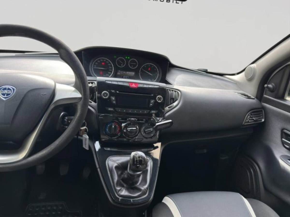 Lancia Ypsilon 1.2 69 CV 5 porte GPL Ecochic Gold (9)