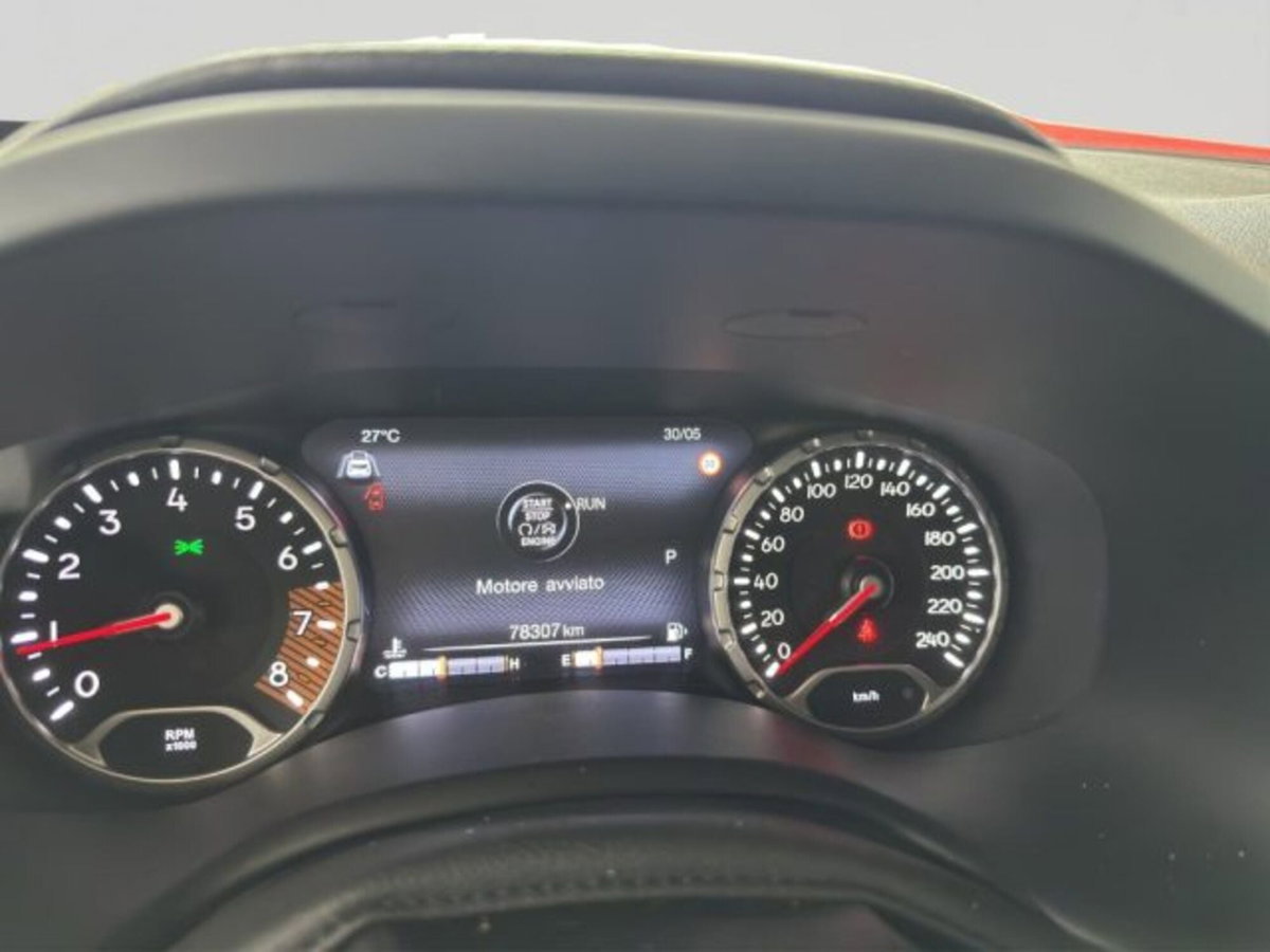 Jeep Renegade 1.3 T4 DDCT Limited (11)