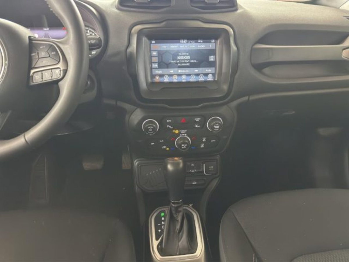 Jeep Renegade 1.3 T4 DDCT Limited (12)