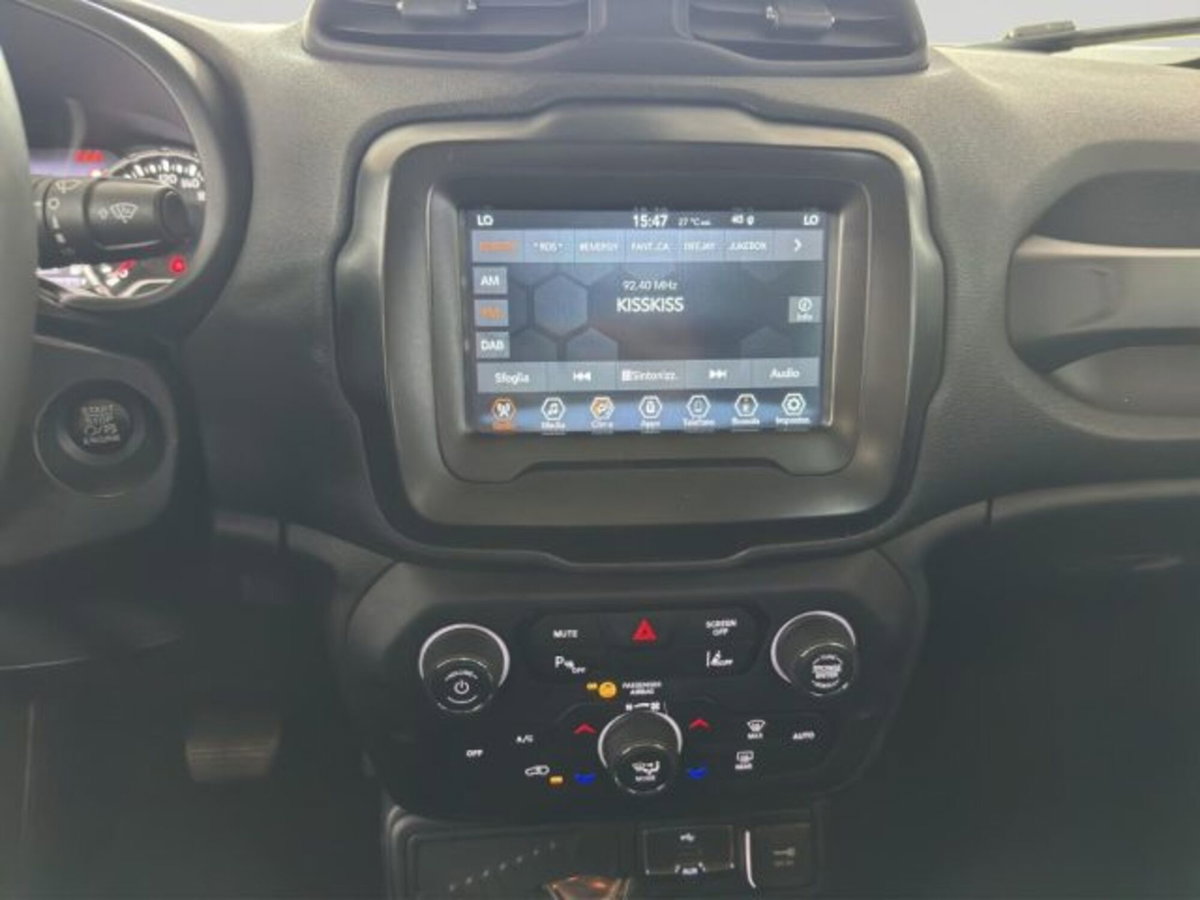 Jeep Renegade 1.3 T4 DDCT Limited (17)