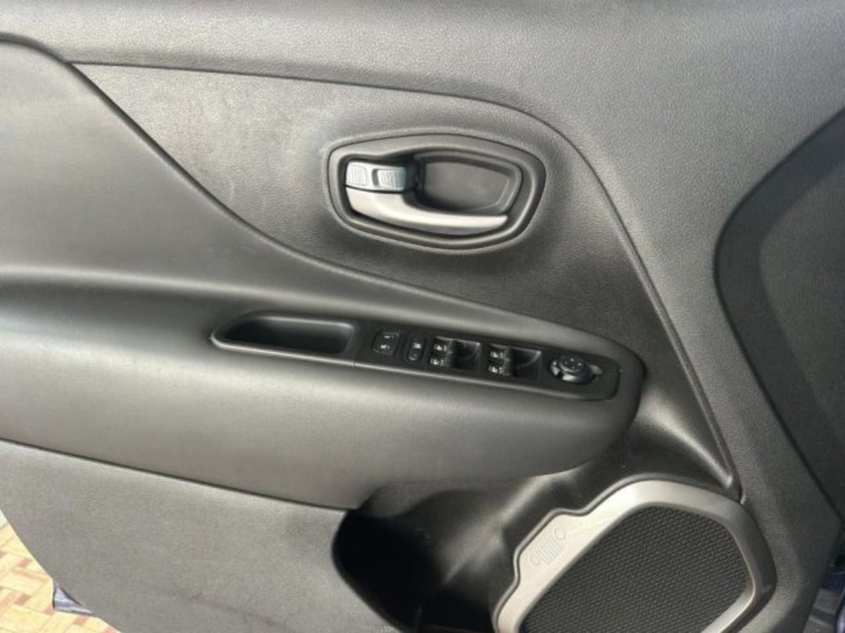 Jeep Renegade 1.3 T4 DDCT Limited (20)