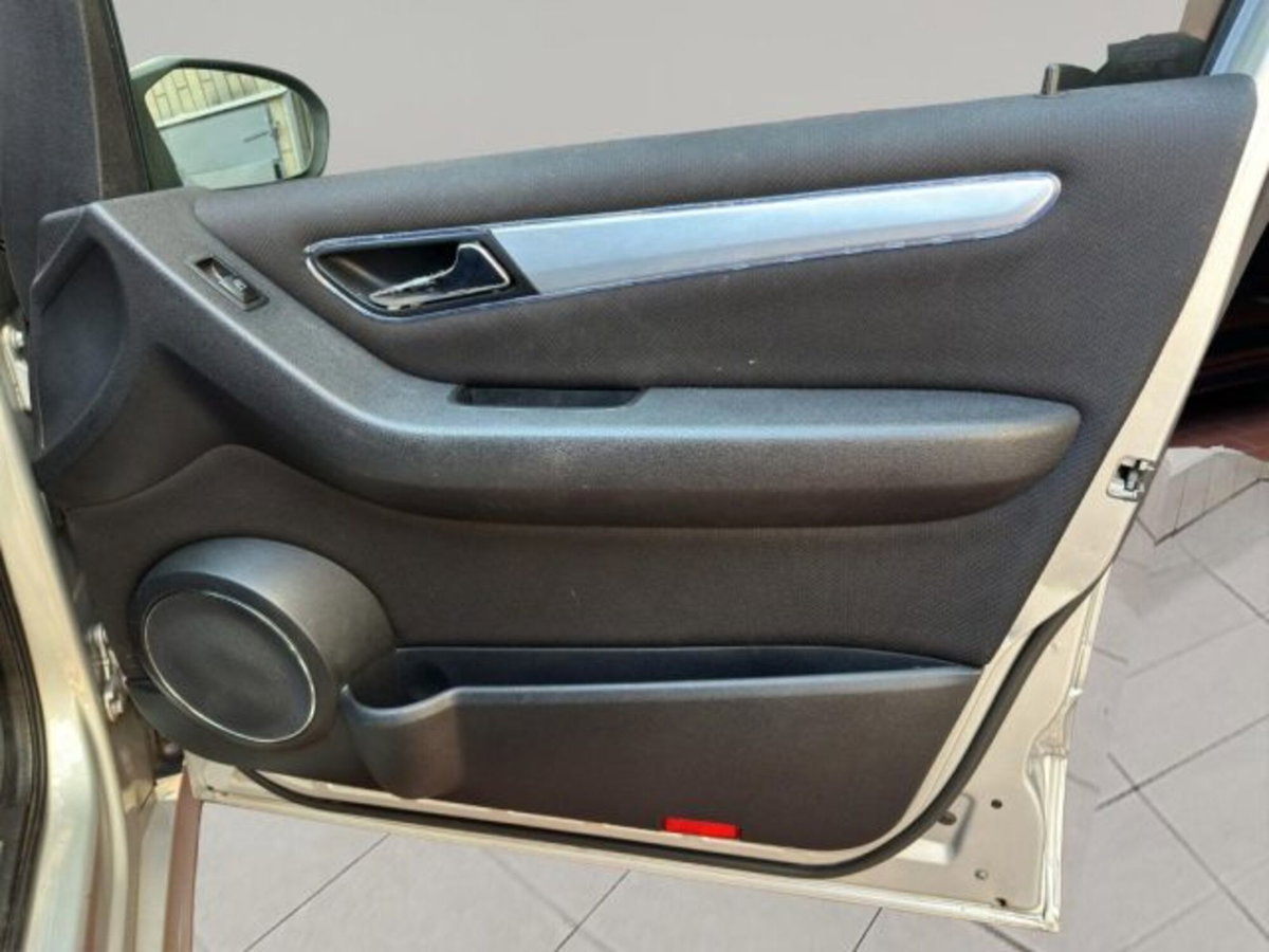 Mercedes-Benz Classe B 150 Sport (16)