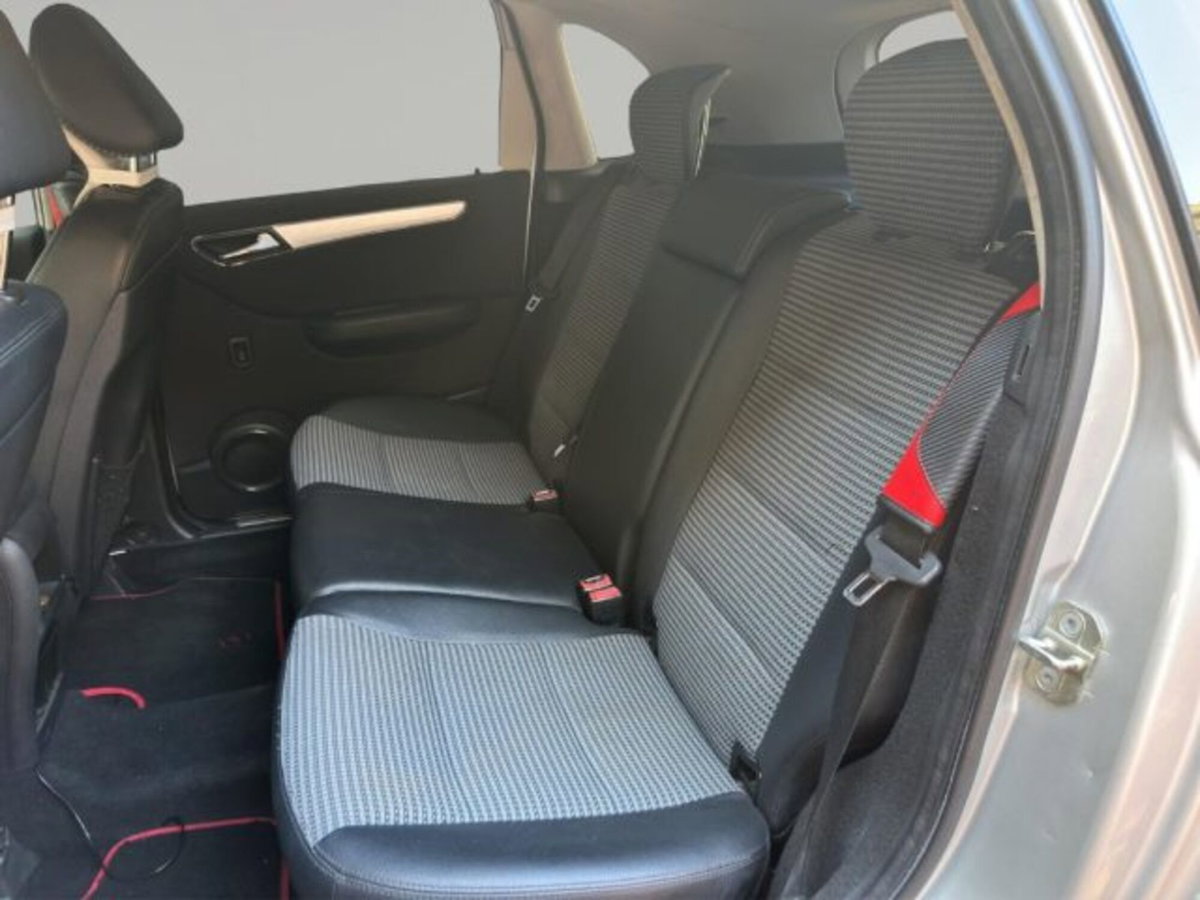 Mercedes-Benz Classe B 150 Sport (17)