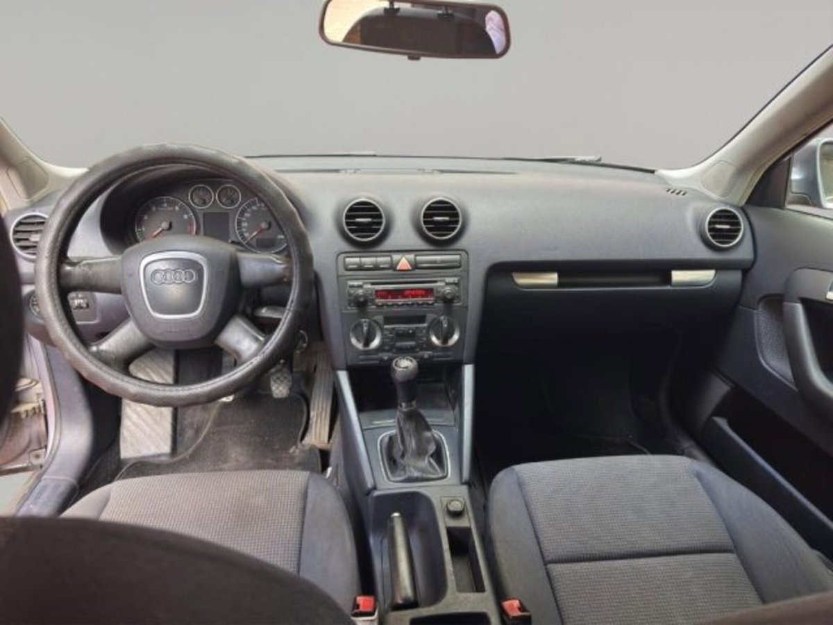 Audi A3 1.6 16V FSI Attraction (10)