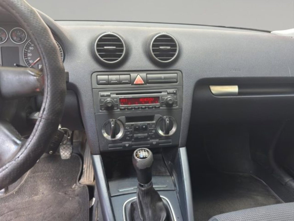 Audi A3 1.6 16V FSI Attraction (11)